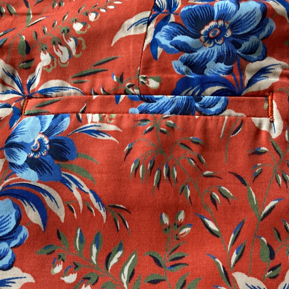NWT LOFT Pleated Front Floral Print Shorts Size 10 - Picture 5 of 10